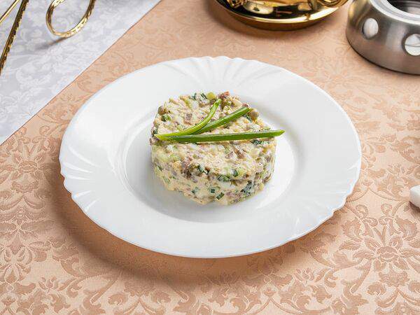 Дубай - Оливье с языком, олениной и перепелиным яичком