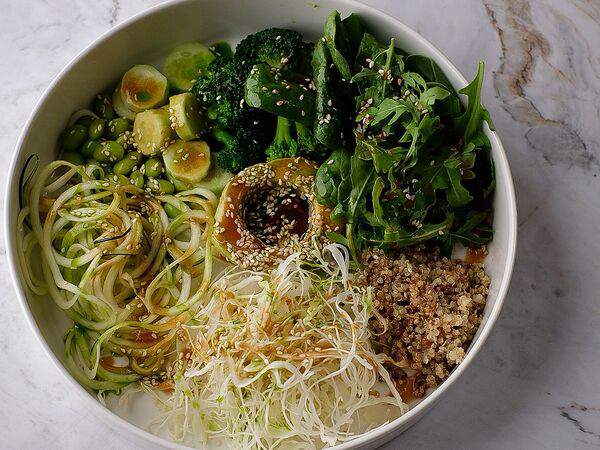 Bisou Bisou Bistro - Зеленый салат, авокадо, киноа