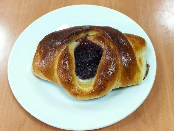 Обеды на Баррикадной - Булочка с клубникой