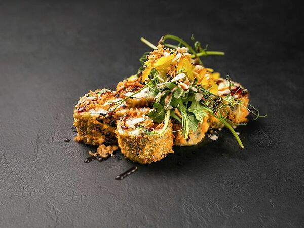 Моrе - Ролл темпура с лососем и чукой