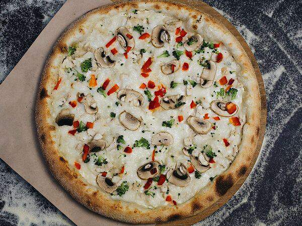 Local pizza - Бьянка по деревенски