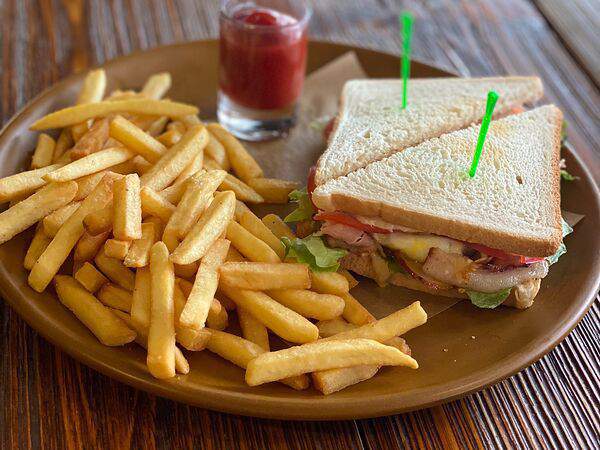 Акапулько - Клаб-сэндвич с картофелем фри