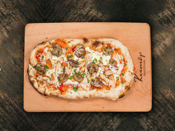 Костёр Пицца и Гриль - Пинса с куриным филе и шампиньонами