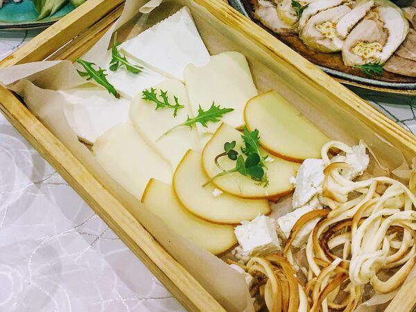 The Room - Ассорти из кавказских сыров