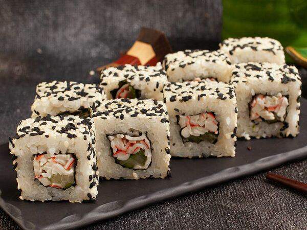 Большие Тарелки - Калифорния Снежный краб в кунжуте