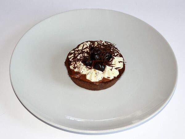 Delivery911 - Десерт Тарталетка шоколадная с вишней