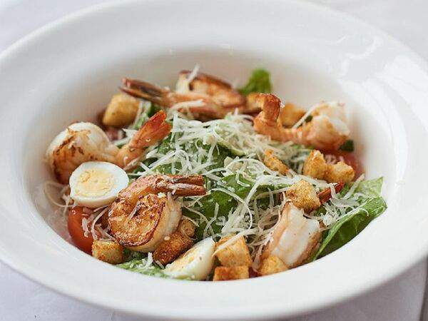 Фитнес-клуб X-Fit - Салат Цезарь с креветками