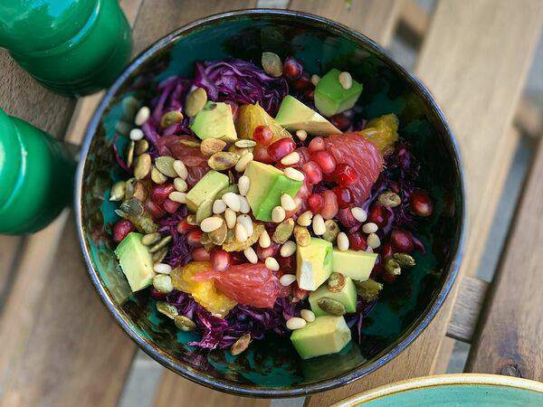 Ресторан и бистро "Чаща" - Салат с красной капустой и авокадо