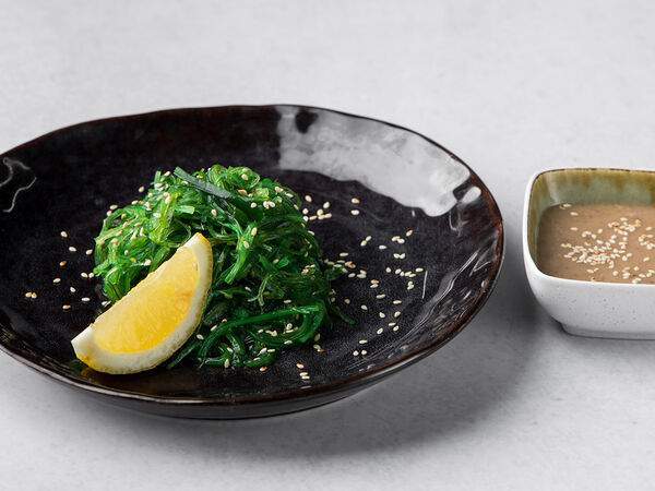 Ezzy Pizza - Салат чука с соусом гамадари