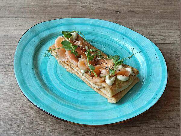 Чашка - Блины с семгой, сливочным сыром и гуакамоле