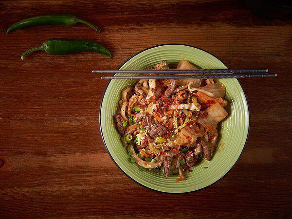 Дыхание вока - Лапша с говядиной и капустой ким-чи