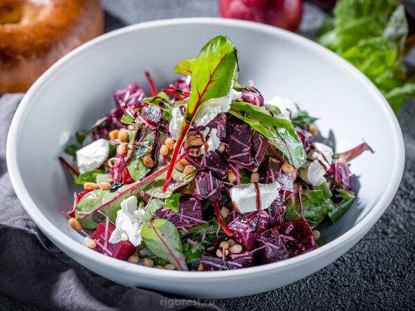 Новорижская застава - Салат из свеклы с козьим сыром