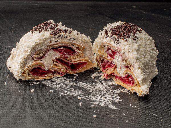 Пирожное Монастырская Изба в ресторане Французская пекарня & French Bakery в Москве