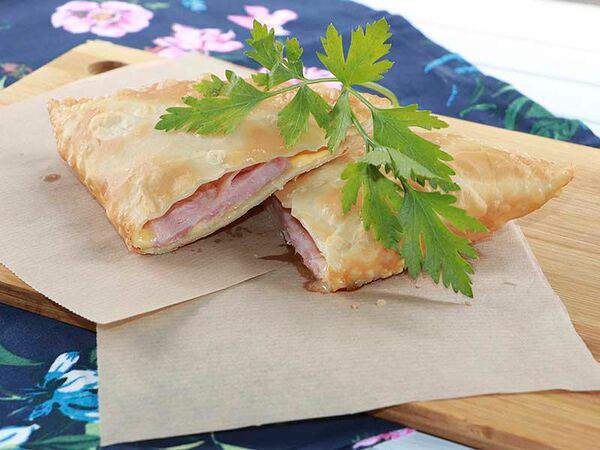 Чебуссэр - Чебуссэр с сыром и ветчиной