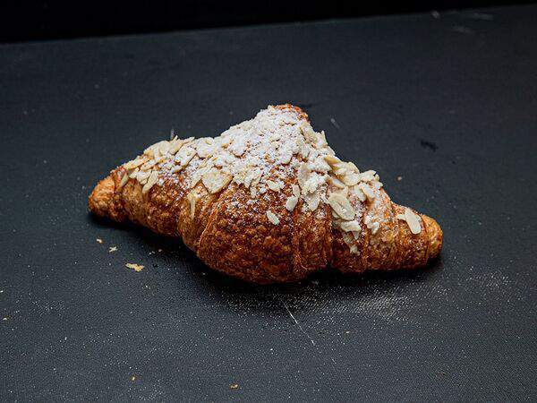 Французская пекарня & French Bakery - Круассан с миндальным кремом