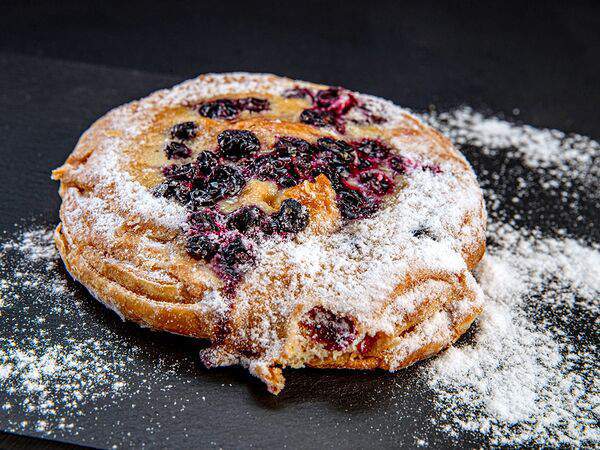 Французская пекарня & French Bakery - Бриошь с черной смородиной