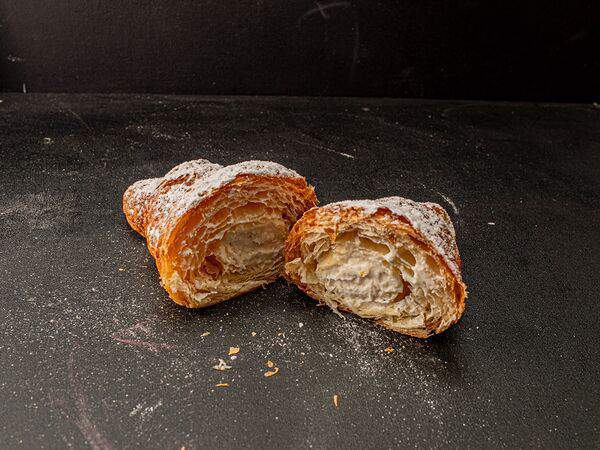 Французская пекарня & French Bakery - Круассан с творожной начинкой