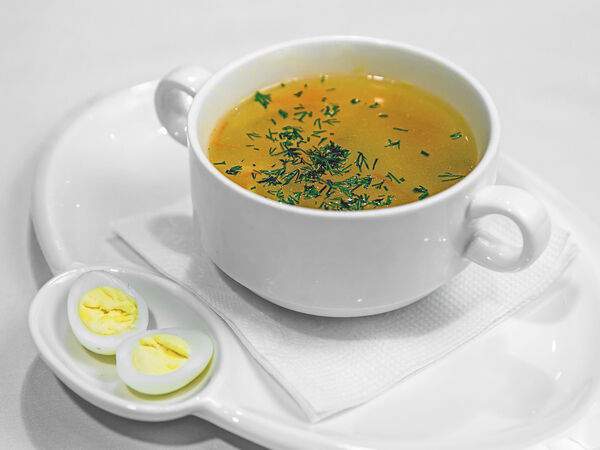 Кафе русской кухни  Береза - Бульон из домашней курицы с лапшой и яйцом