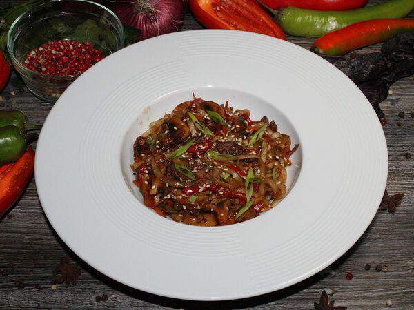 Анжелика - Удон с говядиной и овощами