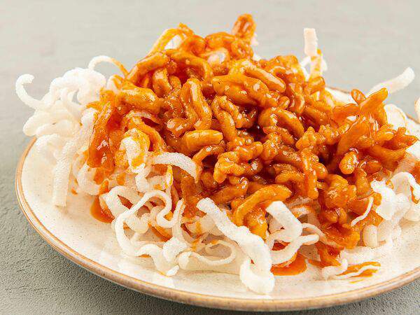 Том Ям паназиатская кухня - Воздушная фунчоза со свининой в кисло-сладком соусе