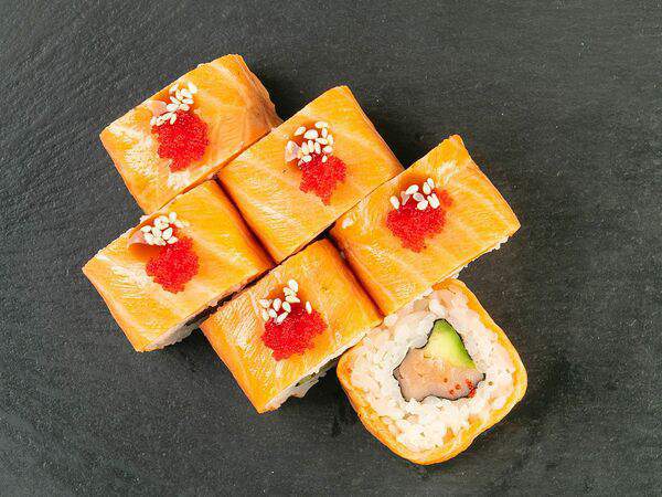 Том Ям паназиатская кухня - Ролл с опаленным лососем